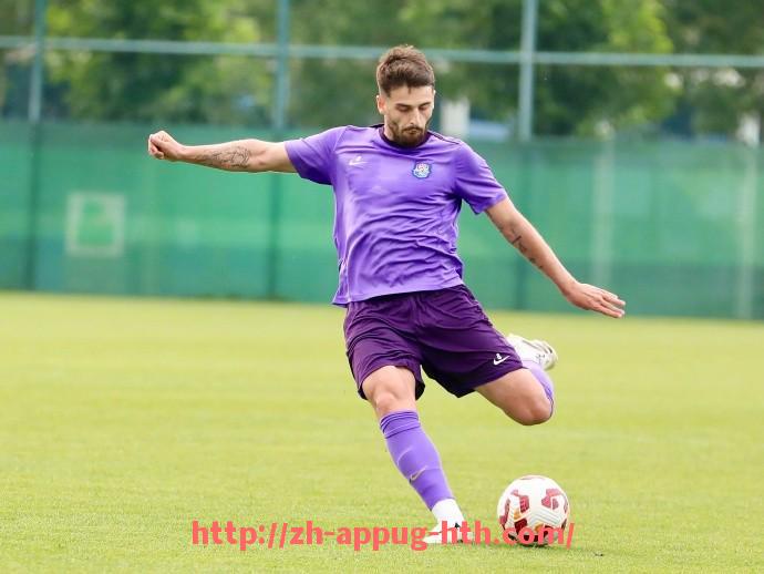 HTH华体会APP下载-世俱杯关键射门处理不佳的球员名单与比赛失误总结